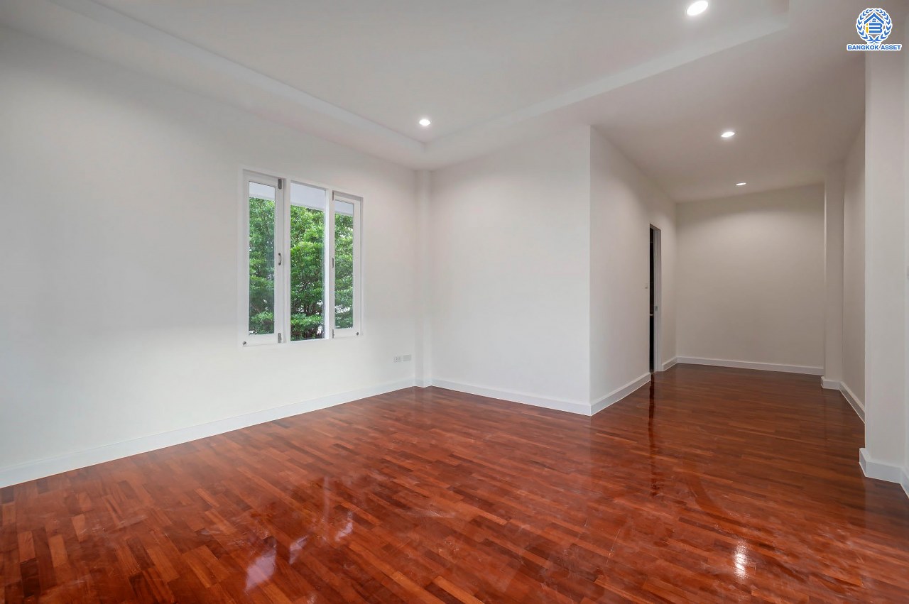 บ้านมือสองตกแต่งใหม่ โครงการ ปารวีร์ เพชรเกษม63 เนื้อที่ 82.4 ตร.ว. ฟังก์ชัน 3 ห้องนอน 4 ห้องน้ำ 1 ห้องแม่บ้าน 2 ที่จอดรถ บนพื้นที่ใช้สอย 244.52 ตร.ม. ทำเลศักยภาพ เชื่อมต่อหลายเส้นทาง ใกล้เดอะมอลล์บางแค จุดขึ้นทางด่วน "พระราม2" และรถไฟฟ้าสายสีน้ำเงิน "สถานีหลักสอง"